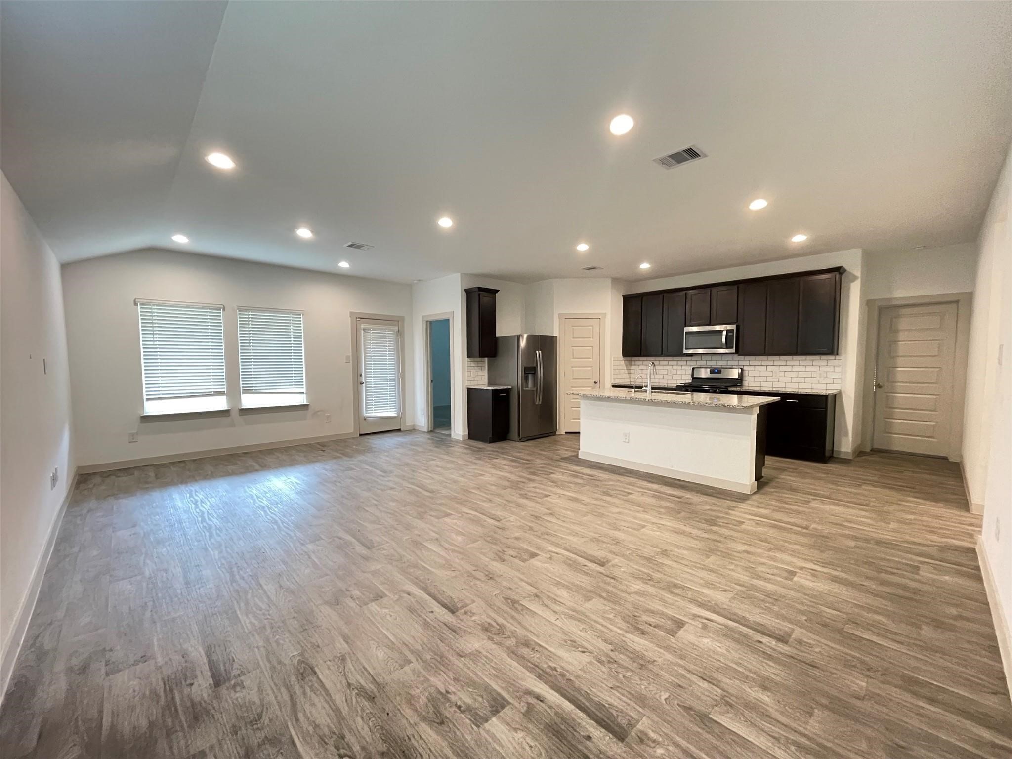 8107 Sugar Cane Lane Rosharon, TX 77583 - Photo 4 of 17