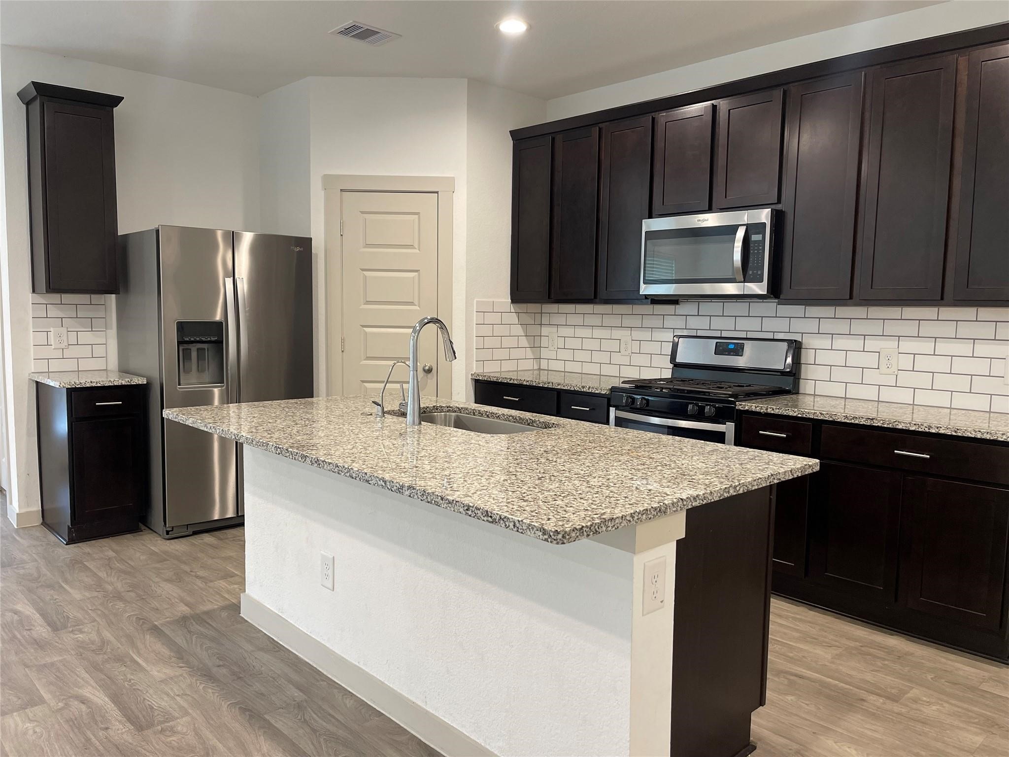 8107 Sugar Cane Lane Rosharon, TX 77583 - Photo 5 of 17