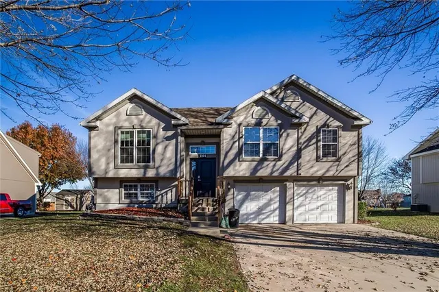 $285,000 | 1104 Timberline Drive, Cameron, MO 64429