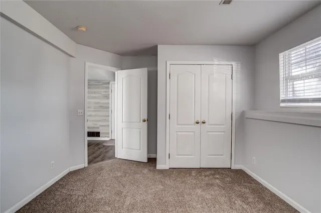 $285,000 | 1104 Timberline Drive, Cameron, MO 64429