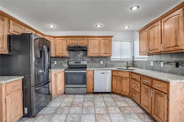 $285,000 | 1104 Timberline Drive, Cameron, MO 64429