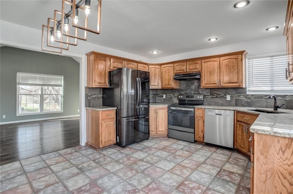 1104 Timberline Drive Cameron, MO 64429 - Photo 6 of 25