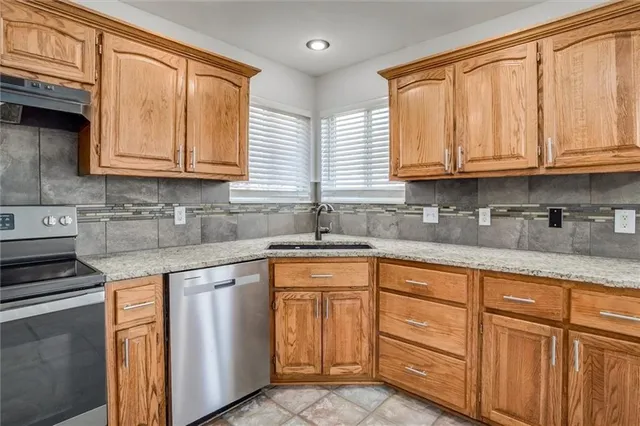 $285,000 | 1104 Timberline Drive, Cameron, MO 64429