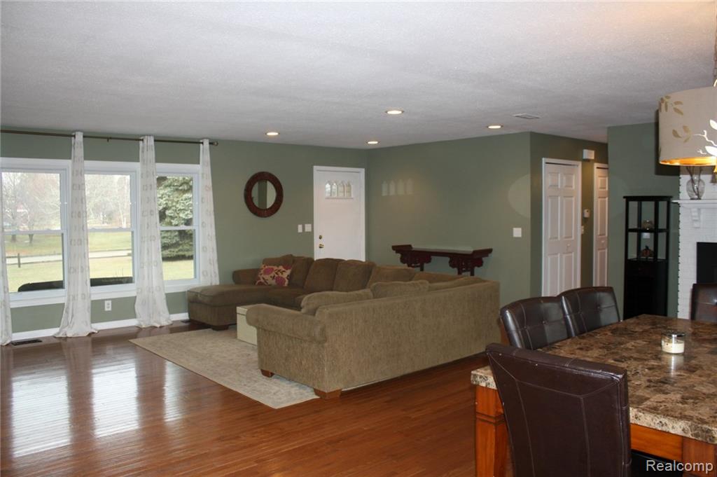 95 Olde Franklin Road Howell, MI 48855 - Photo 4 of 32