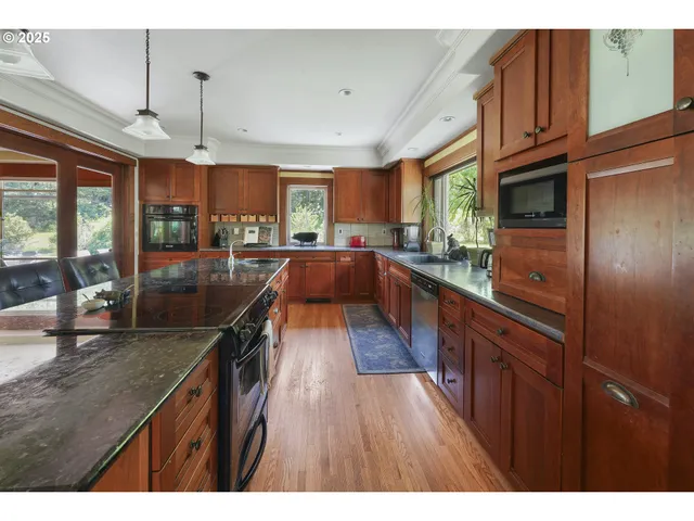 $2,850,000 | 5450 Mill Creek Road, The Dalles, OR 97058