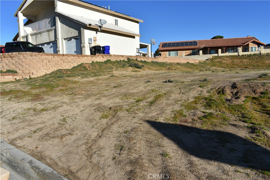 14874 Autumn Lane Helendale, CA 92342 - Photo 3 of 23
