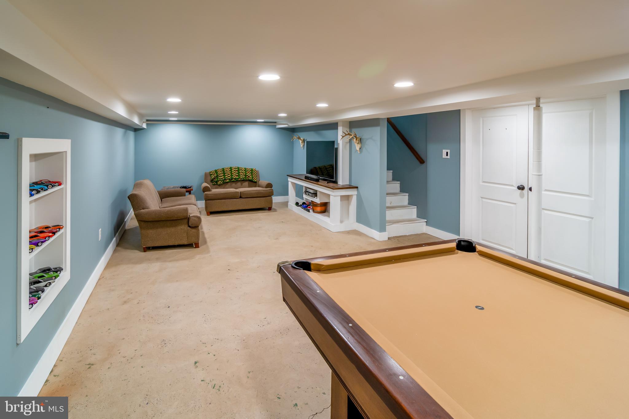737 Rising Sun Road Telford, PA 18969 - Photo 16 of 21 a hallway with table and couch