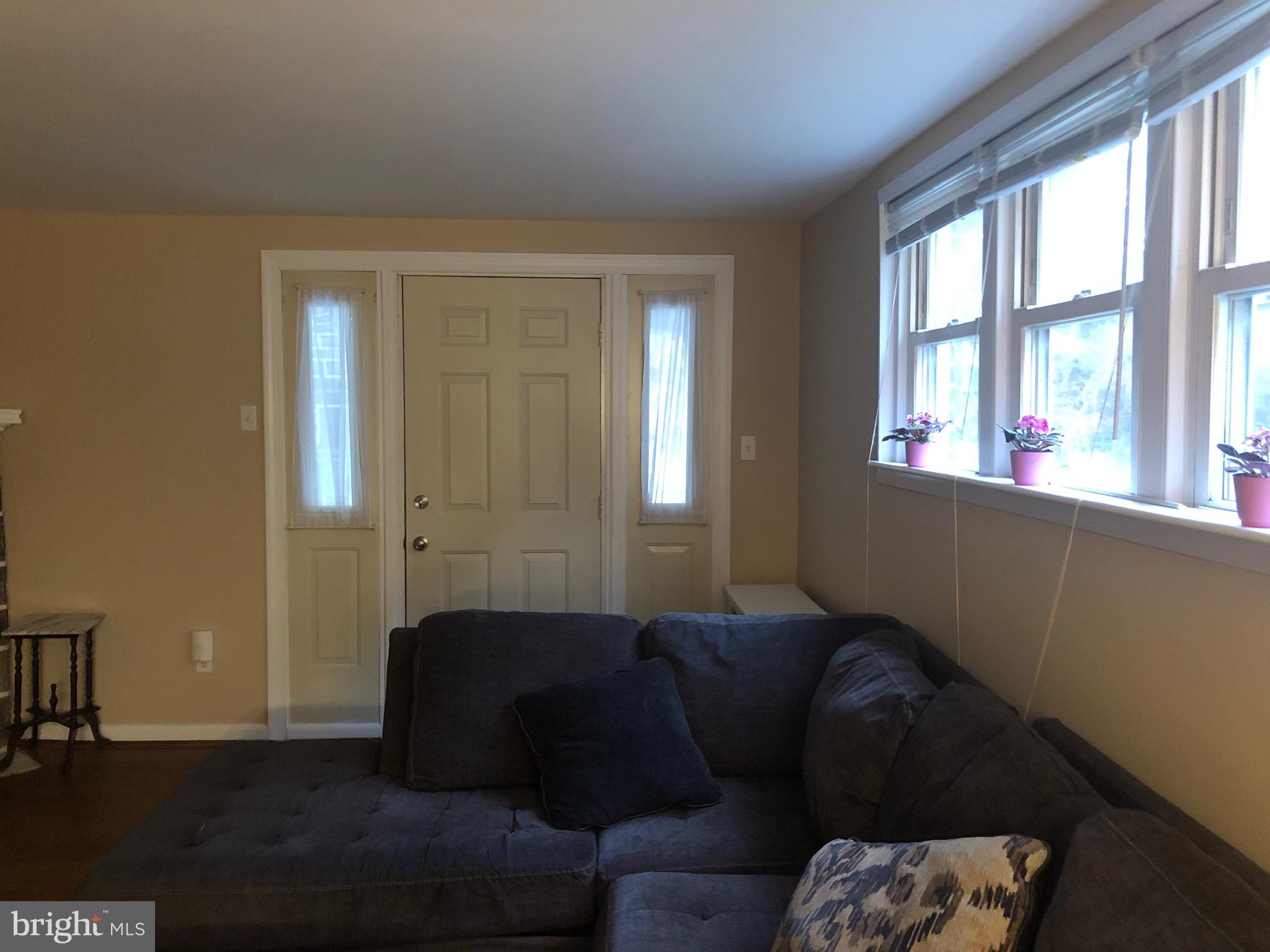 4944 State Road Drexel Hill, PA 19026 - Photo 4 of 33 Living Room
