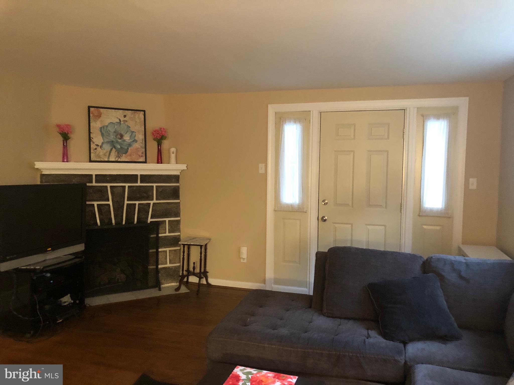 4944 State Road Drexel Hill, PA 19026 - Photo 6 of 33 Living Room