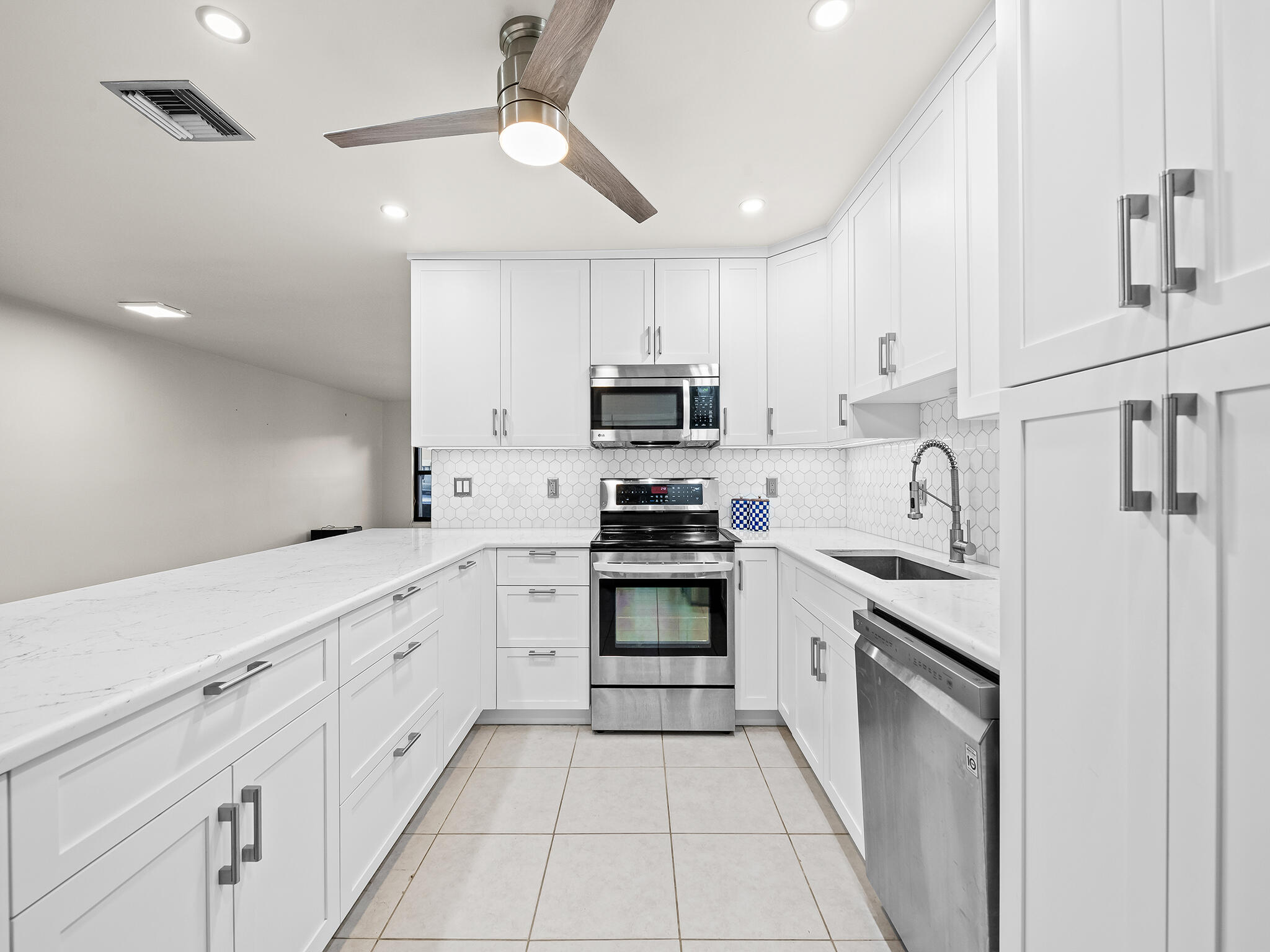 3370 Beau Rivage Drive, Unit 5D Pompano Beach, FL 33064 - Photo 2 of 26 DSC_1973