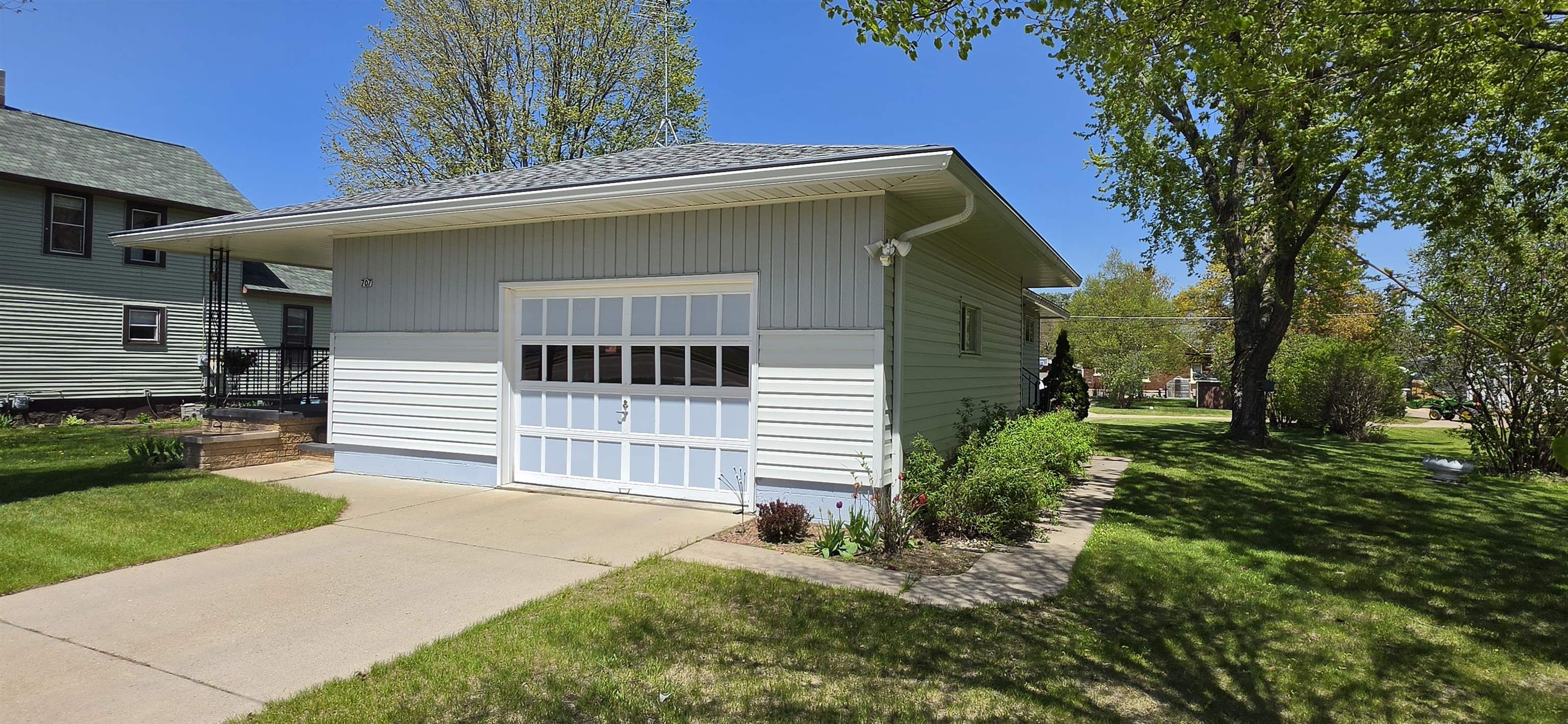 707 East 5th Street Shawano, WI 54166 - Photo 3 of 37
