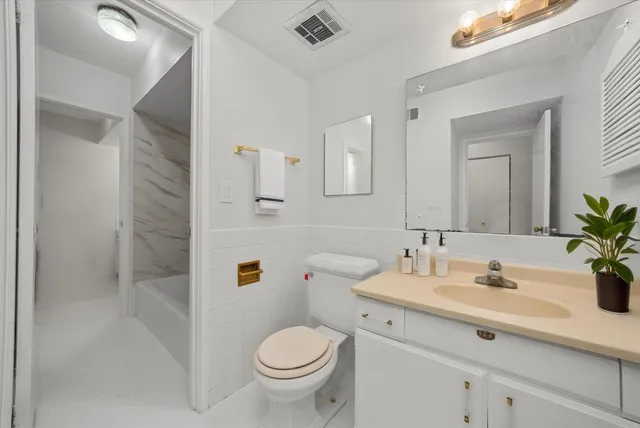 $123,000 | 2807 Willow Road, Unit 103, Homewood, IL 60430