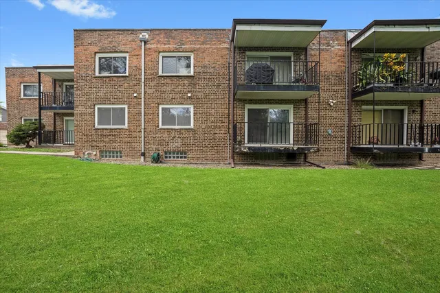 $123,000 | 2807 Willow Road, Unit 103, Homewood, IL 60430