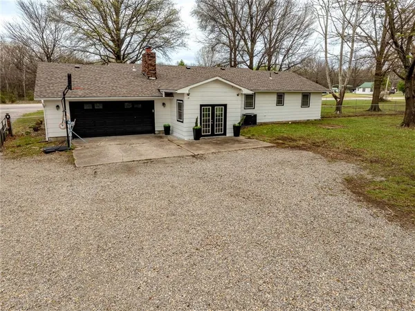 $295,000 | 101 West North County Road, Frontenac, KS 66763