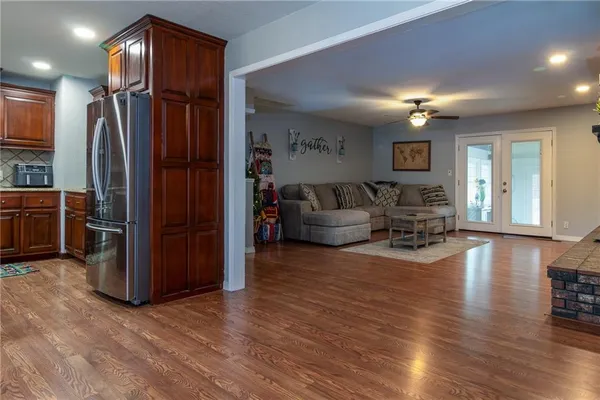 $295,000 | 101 West North County Road, Frontenac, KS 66763