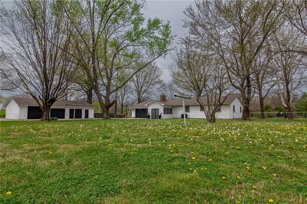 $295,000 | 101 West North County Road, Frontenac, KS 66763