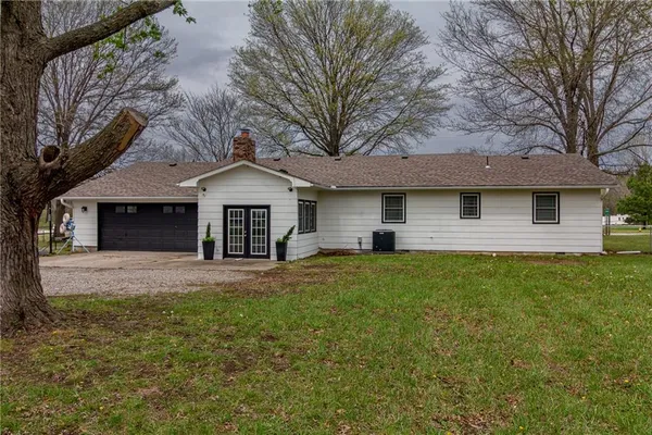 $295,000 | 101 West North County Road, Frontenac, KS 66763