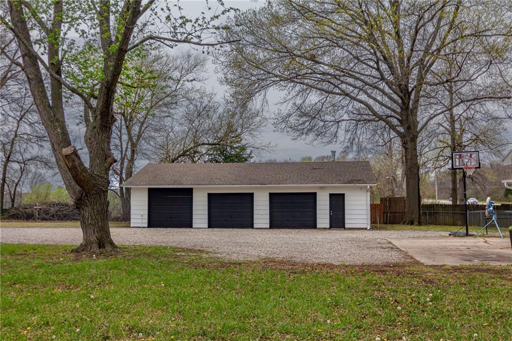 101 West North County Road Frontenac, KS 66763 - Photo 38 of 45