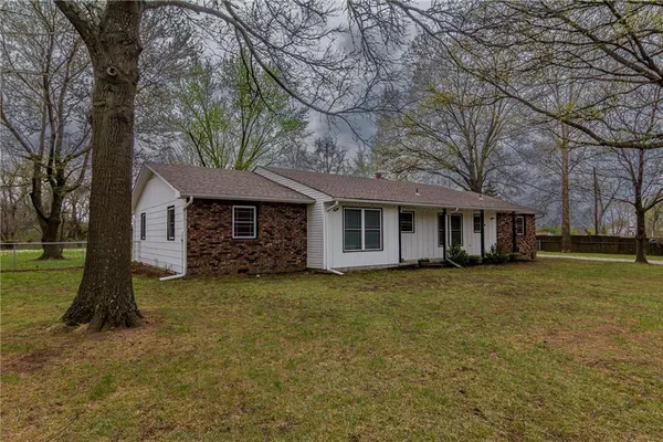 $295,000 | 101 West North County Road, Frontenac, KS 66763