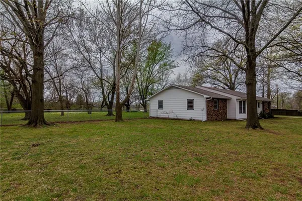 $295,000 | 101 West North County Road, Frontenac, KS 66763