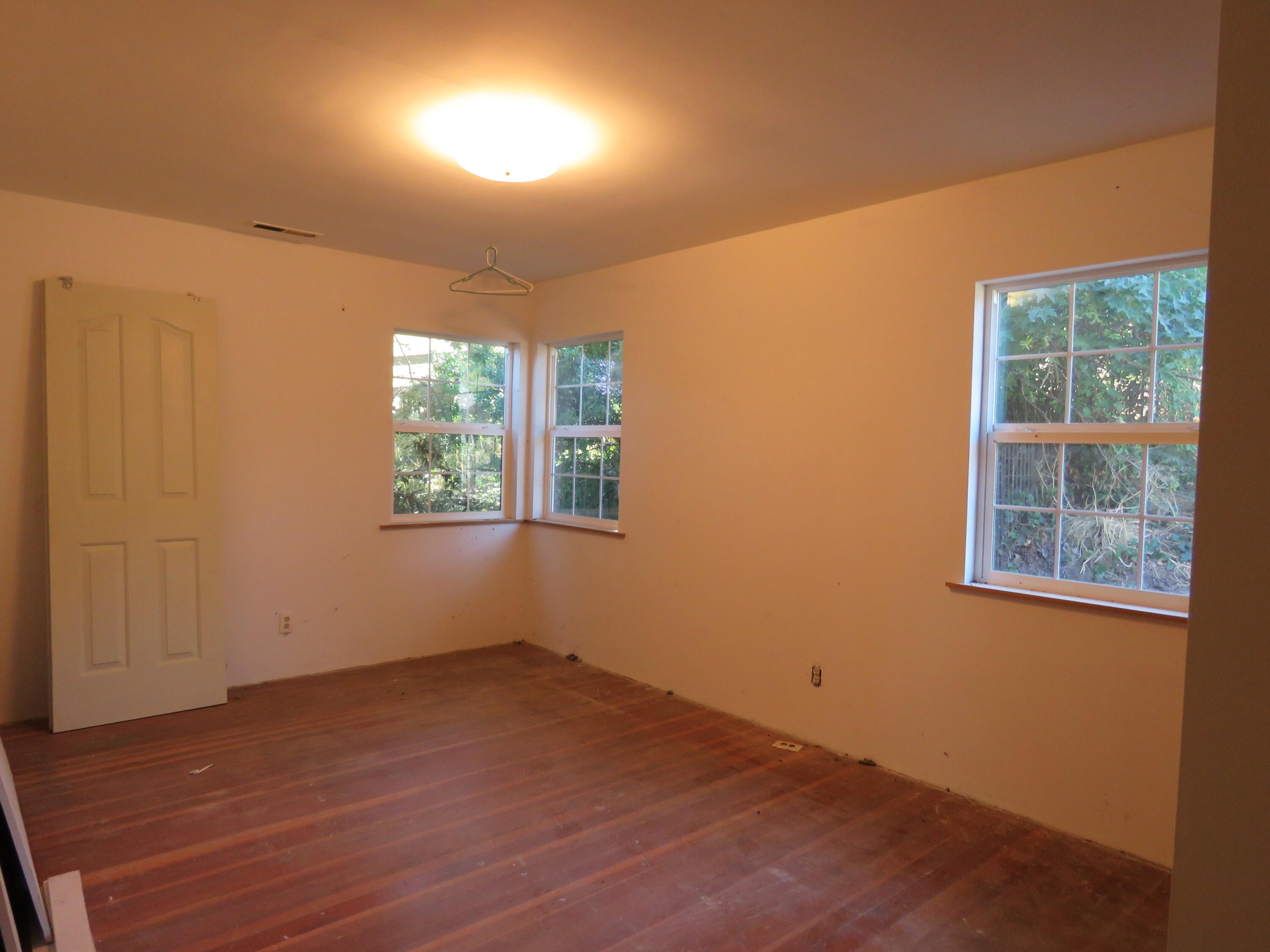 3845 Old Stage Road Medford, OR 97502 - Photo 12 of 15 3845 Old Stage Rd. primary bedroom