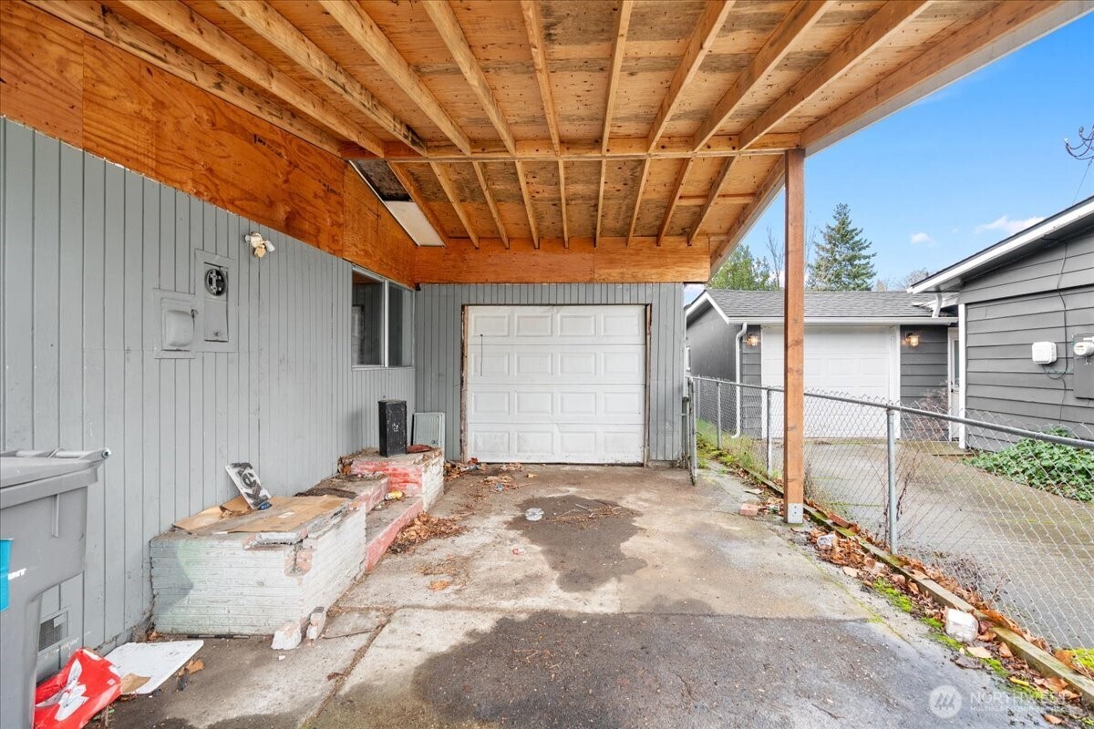 919 Edmonds Avenue Northeast Renton, WA 98056 - Photo 13 of 15 a view of a backyard