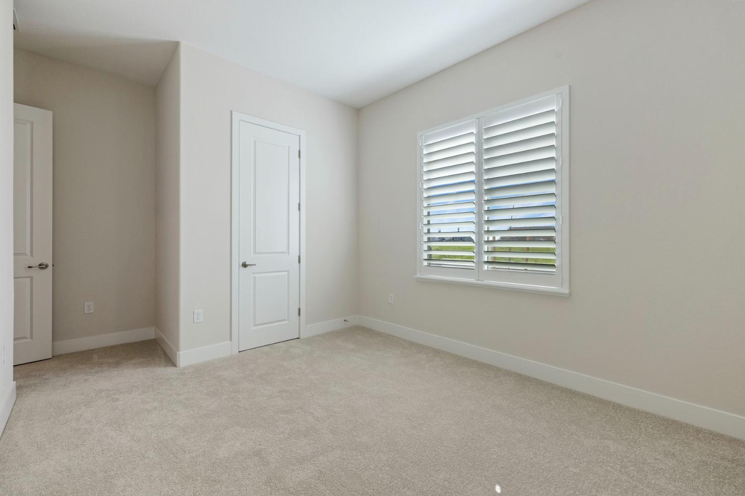 2252 Lyndon Street Lodi, CA 95242 - Photo 4 of 23 an empty room with windows