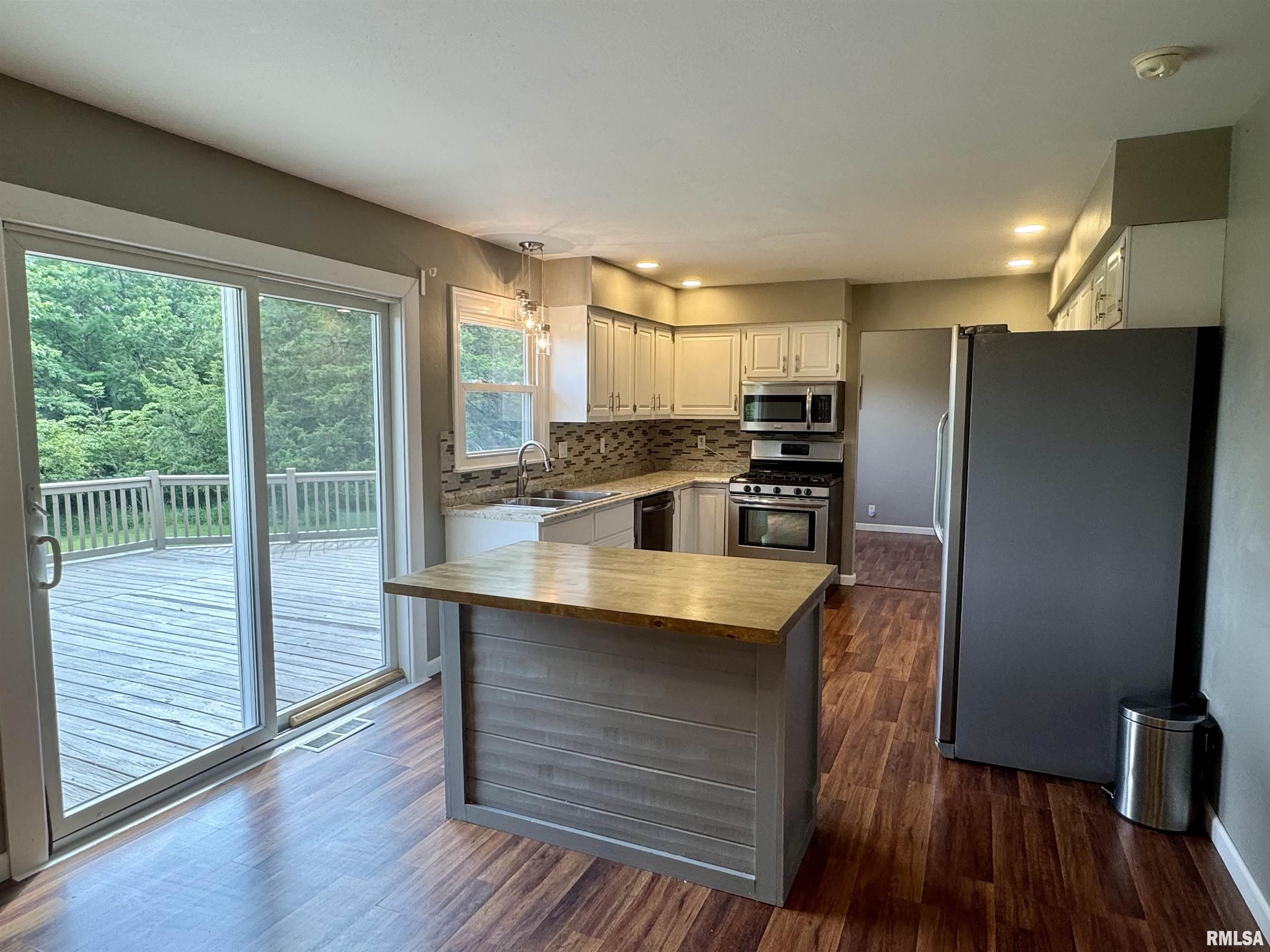 1601 Riverview Drive Macomb, IL 61455 - Photo 11 of 41