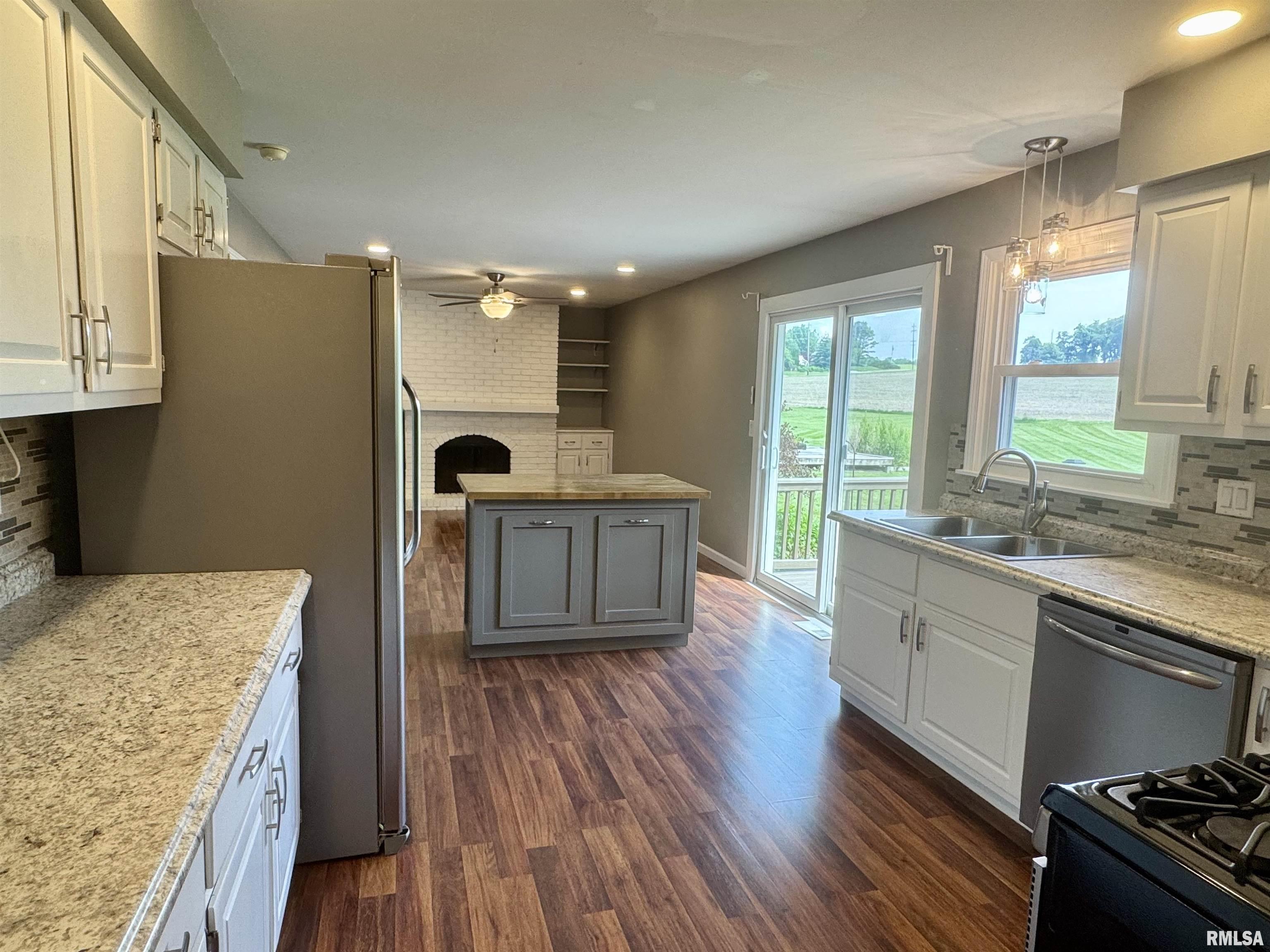 1601 Riverview Drive Macomb, IL 61455 - Photo 13 of 41