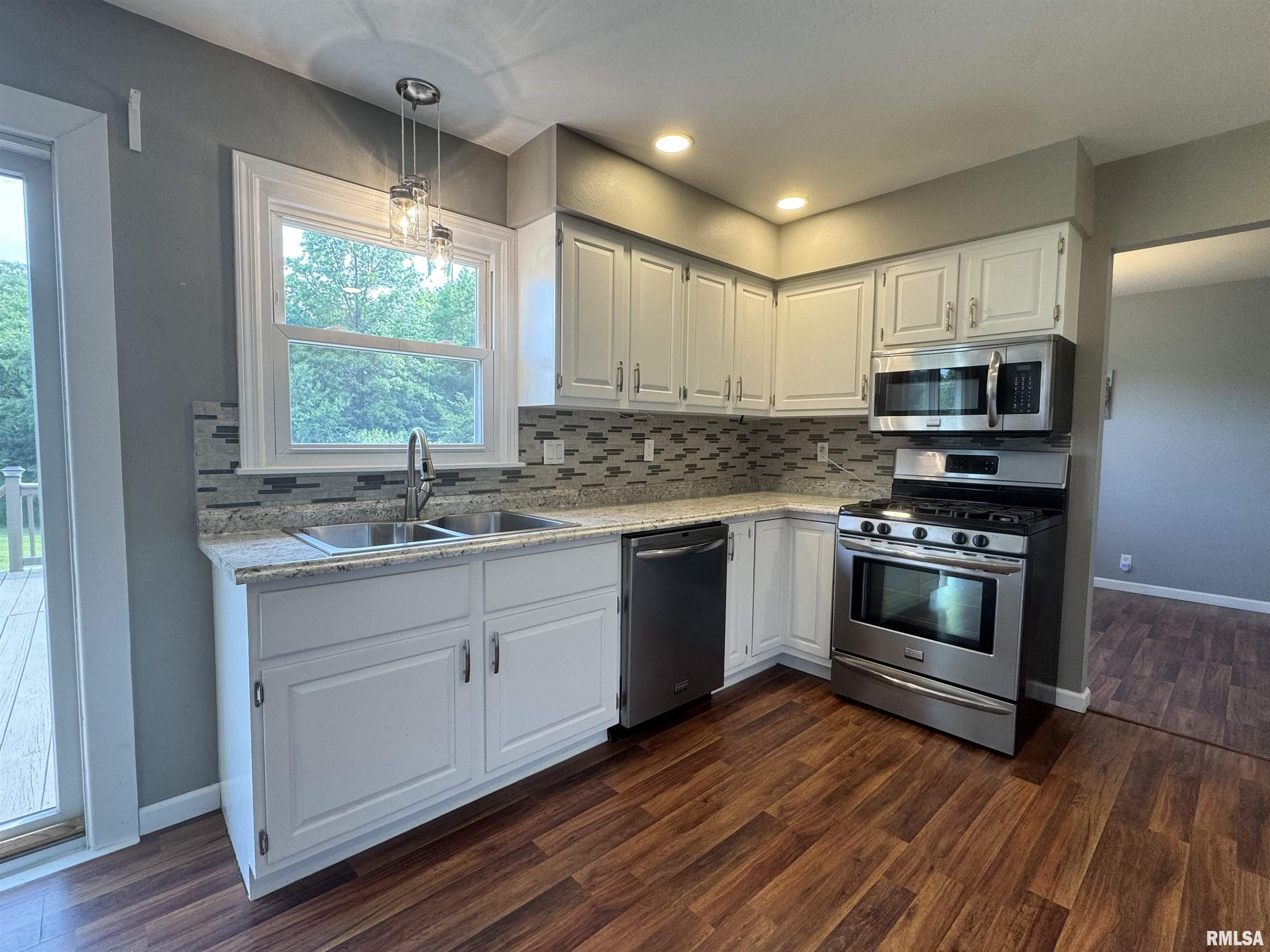 1601 Riverview Drive Macomb, IL 61455 - Photo 15 of 41