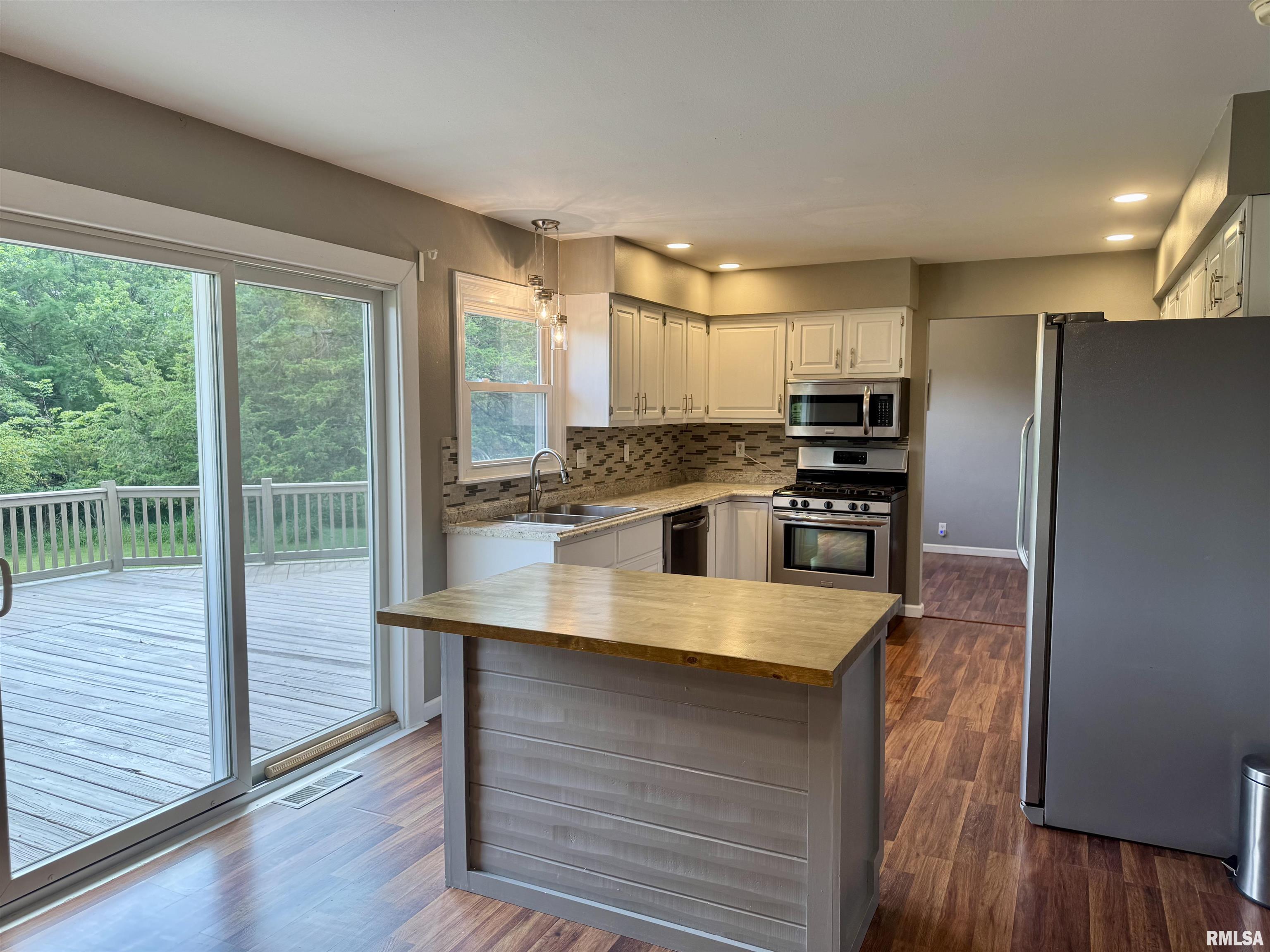 1601 Riverview Drive Macomb, IL 61455 - Photo 10 of 41