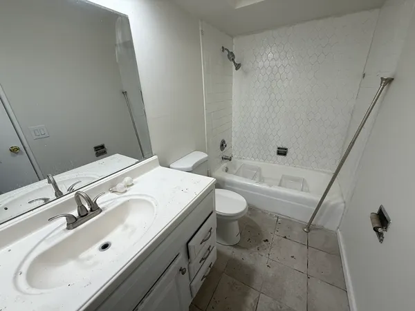 $1,575 | 2300 North Harlem Avenue, Unit 404, Elmwood Park, IL 60707