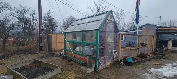 a view of back yard of the house