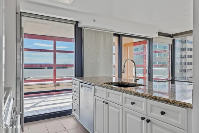 $3,300 | 4808 North 24th Street, Unit 708, Phoenix, AZ 85016