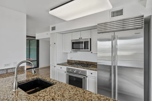 $3,300 | 4808 North 24th Street, Unit 708, Phoenix, AZ 85016