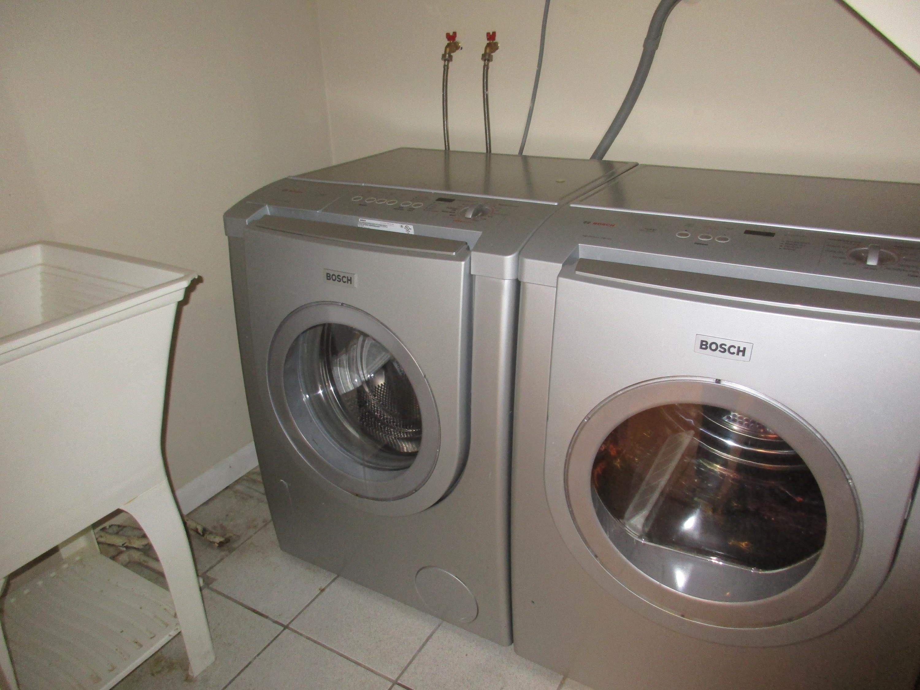791 St Albans Drive Boca Raton, FL 33486 - Photo 33 of 41 Bosch Washer / Dryer