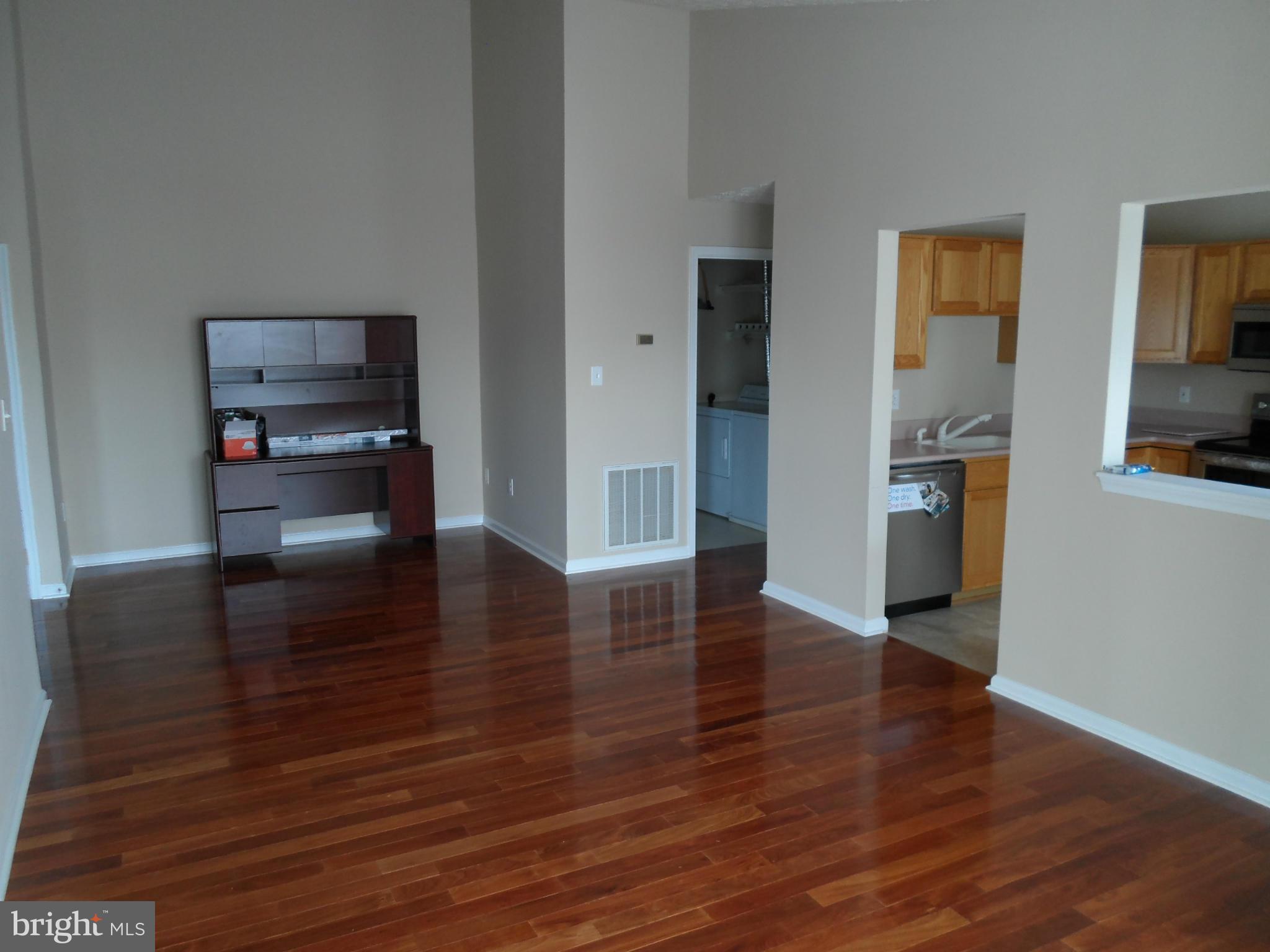 10105 Ridge Manor Terrace, Unit M Damascus, MD 20872 - Photo 8 of 19 Living Room