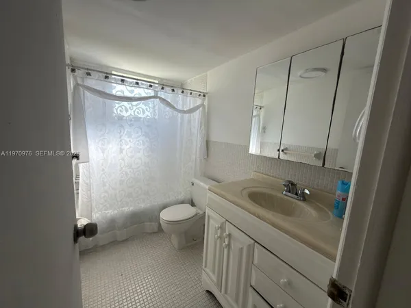 $1,500 | 30 Southeast 4th Avenue, Unit 103, Hallandale Beach, FL 33009