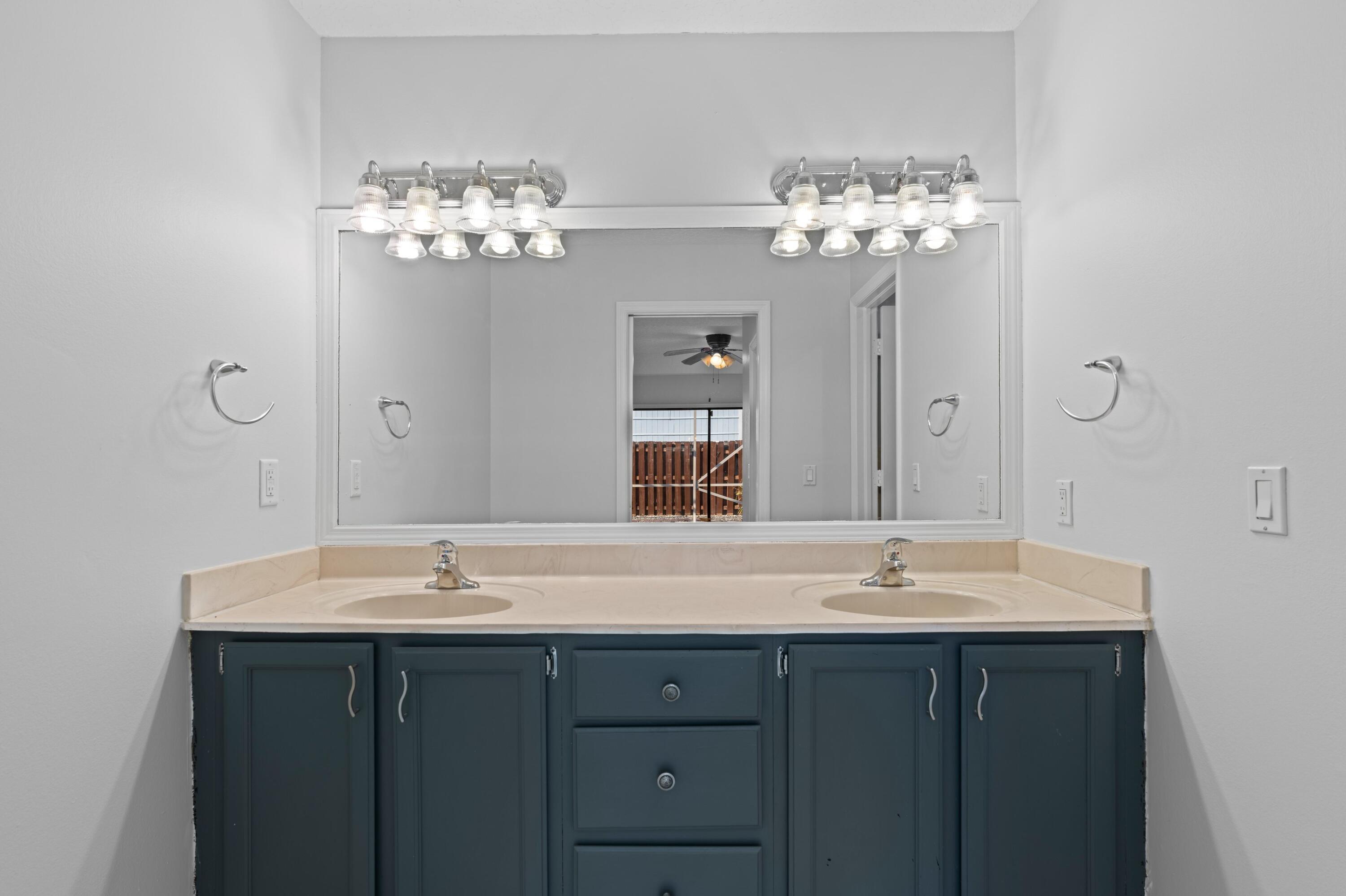6039 Dimond Street Jupiter, FL 33458 - Photo 18 of 33 master bath