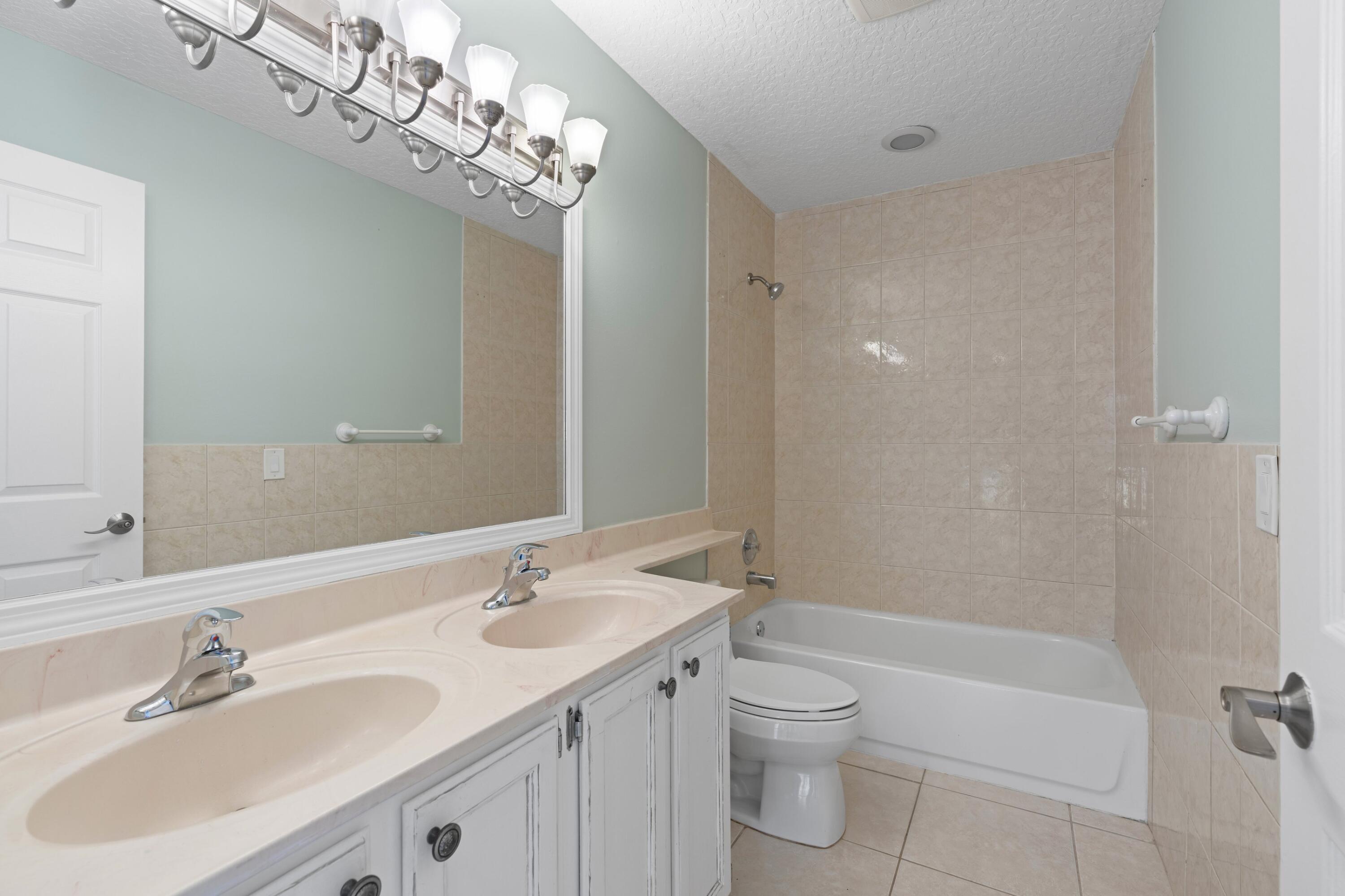 6039 Dimond Street Jupiter, FL 33458 - Photo 21 of 33 guest bath