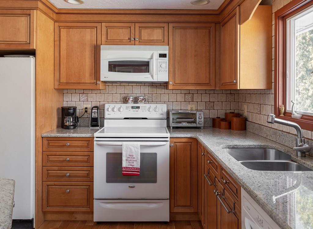 6 Teresa Road Hopkinton, MA 01748 - Photo 3 of 28 Gallery Image 3