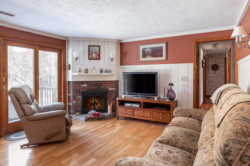 6 Teresa Road Hopkinton, MA 01748 - Photo 8 of 28 Gallery Image 8