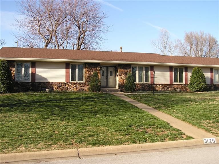 3129 East Rocklyn Road Springfield, MO 65804 - Photo 1 of 1 Primary Photo