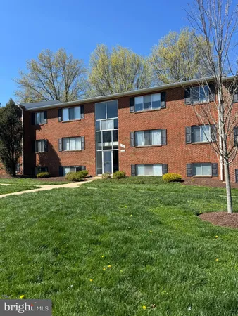 $1,600 | 3876 Shadywood Drive, Unit 8, Jefferson, MD 21755