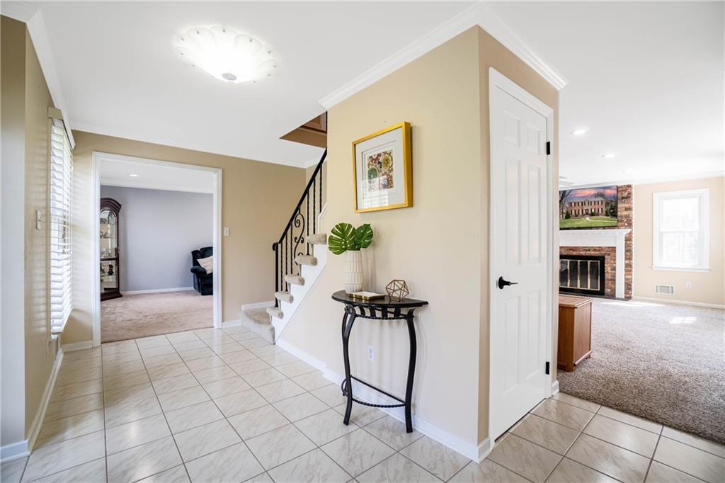 1678 Swanson Lane Pittsburgh, PA 15241 - Photo 2 of 21 Gallery Image 2