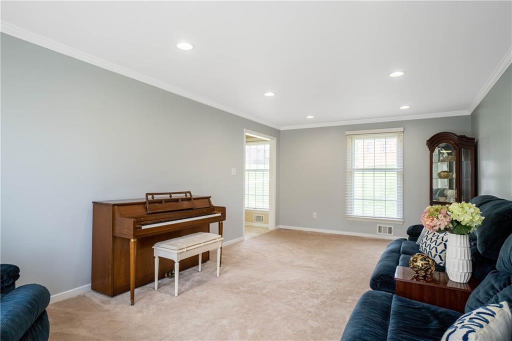 1678 Swanson Lane Pittsburgh, PA 15241 - Photo 3 of 21 Gallery Image 3