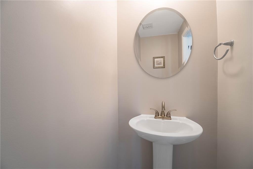 1678 Swanson Lane Pittsburgh, PA 15241 - Photo 9 of 21 Gallery Image 9