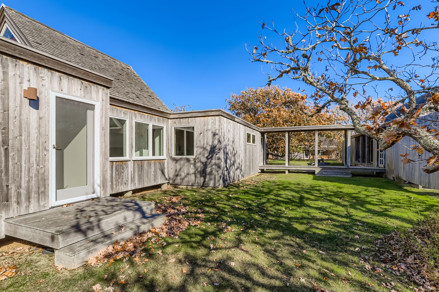 7 Black Point Road Chilmark, MA 02535 - Photo 14 of 47 a front view of a house with a garden