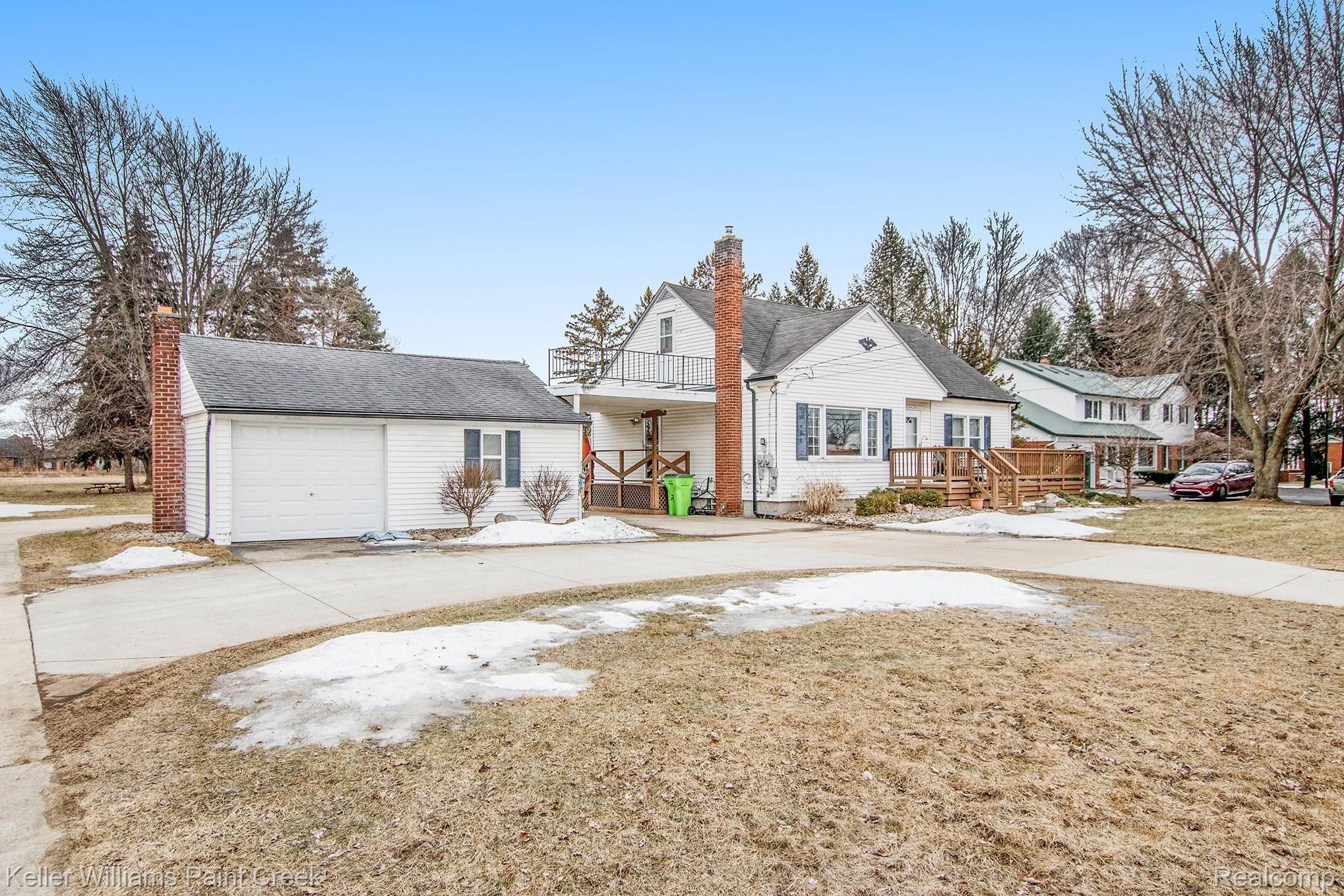 19420 22 Mile Road Macomb, MI 48044 - Photo 2 of 18 Convenient circle drive with ample parking