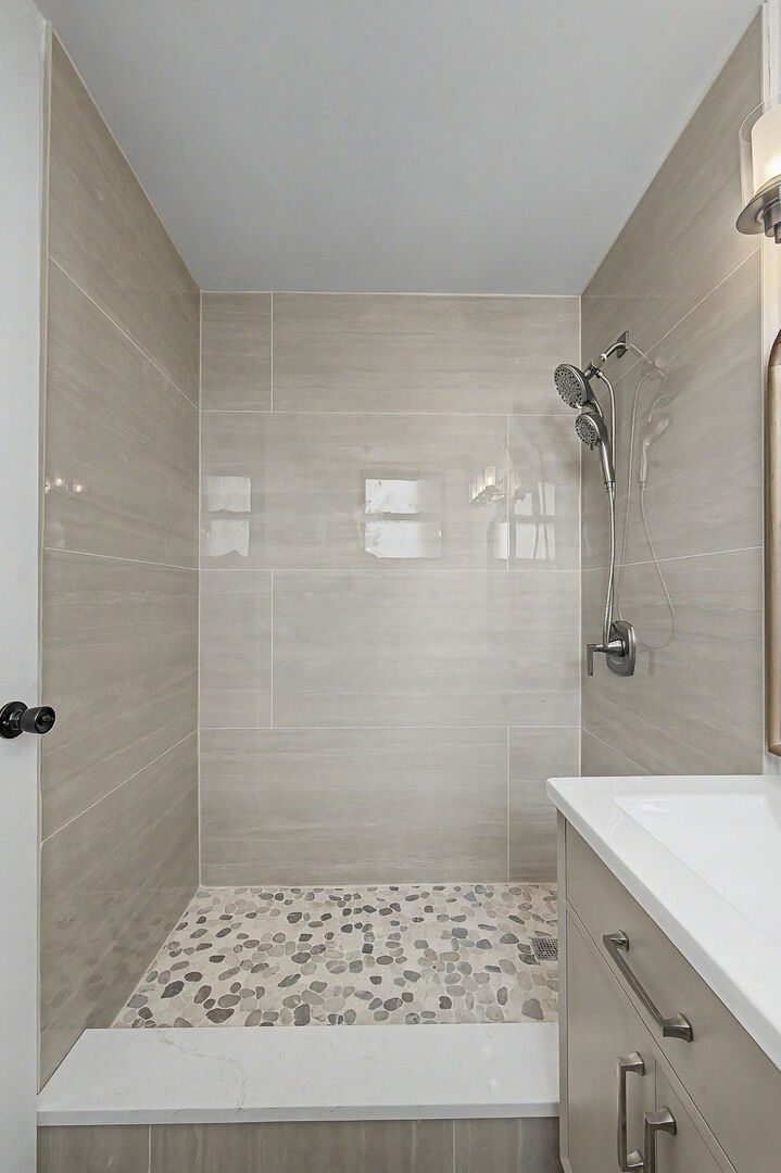 5740 North Sheridan Road, Unit 17C Chicago, IL 60660 - Photo 28 of 32